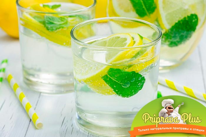 8 огромных плюсов обычной воды с лимоном